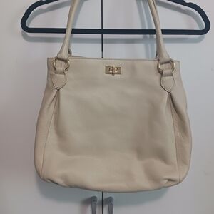 Cream-colored bag. Brand: Andrew Brooke